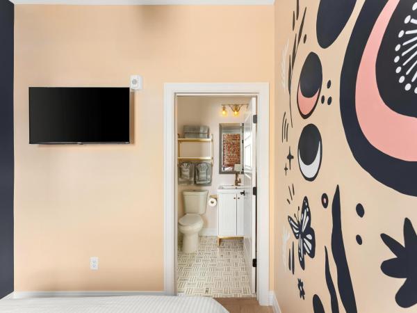 The Acoma House : photo 9 de la chambre becca reitz art suite 110