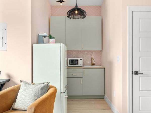 The Acoma House : photo 4 de la chambre becca reitz art suite 110