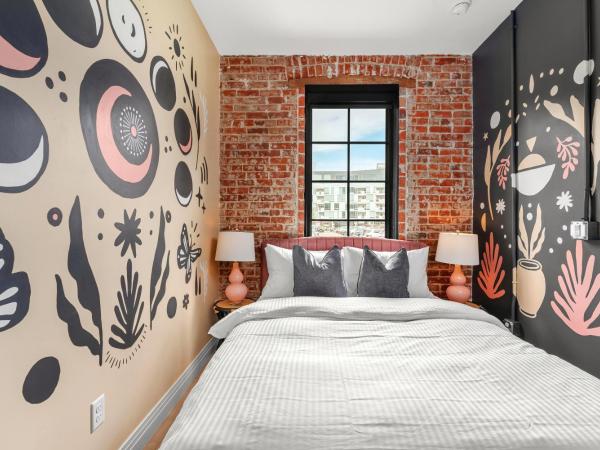 The Acoma House : photo 6 de la chambre becca reitz art suite 110