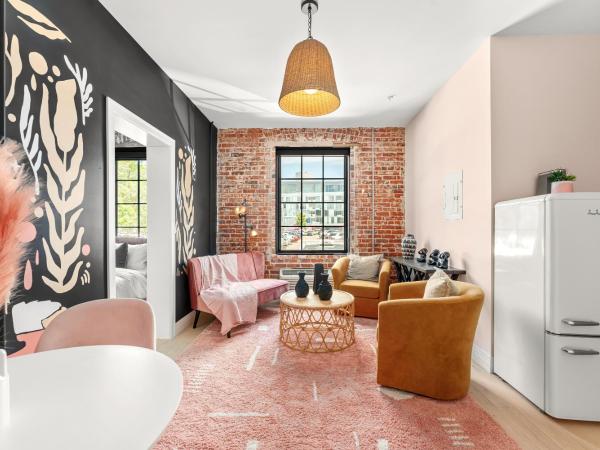 The Acoma House : photo 3 de la chambre becca reitz art suite 110