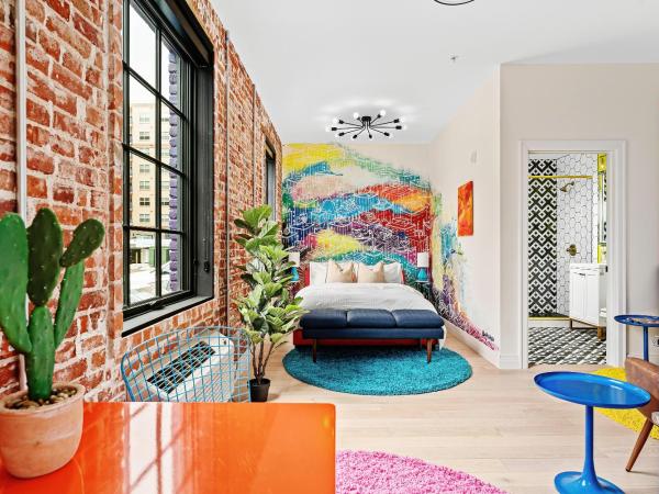 The Acoma House : photo 5 de la chambre chris haven art suite 111