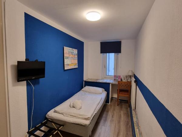 Safestay Berlin Kurfurstendamm : photo 5 de la chambre chambre simple avec salle de bains privative