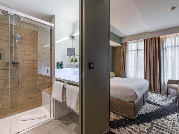 Hôtel B55 : photo 8 de la chambre chambre double ou lits jumeaux avec douche