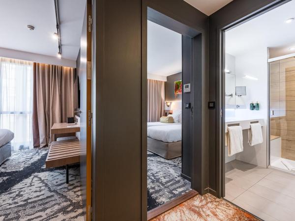 Hôtel B55 : photo 5 de la chambre chambre familiale avec douche