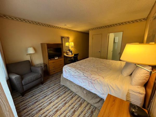 Travelodge by Wyndham Seattle By The Space Needle : photo 4 de la chambre chambre lit king-size - vue sur ville - non-fumeurs