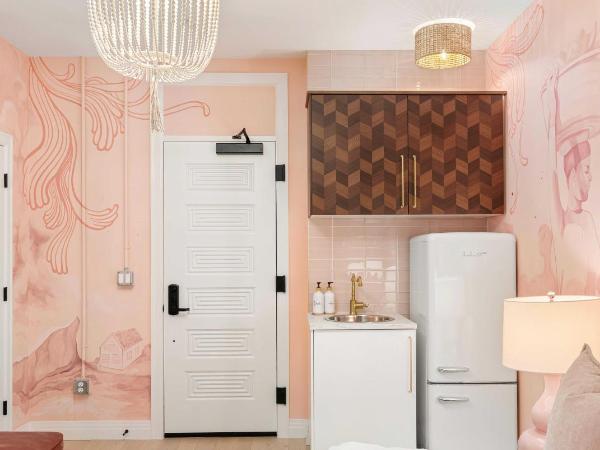 The Acoma House : photo 5 de la chambre lindee zimmer art suite 208