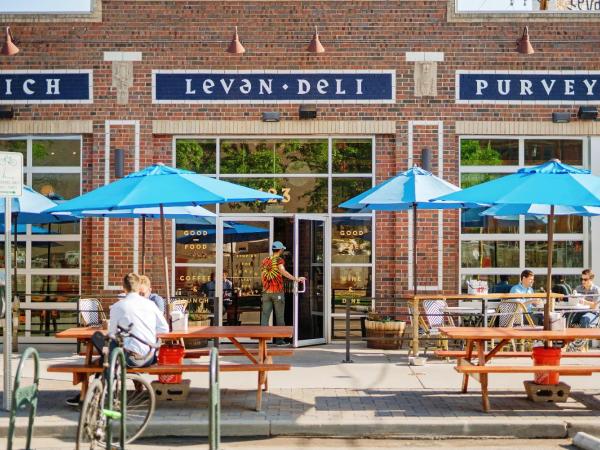 The Acoma House : photo 2 de la chambre alex pangburn suite 212