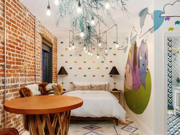 The Acoma House : photo 3 de la chambre danielle seewalker art suite 211