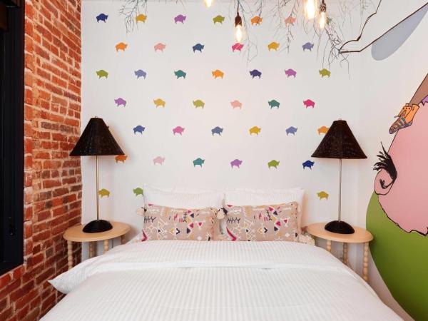 The Acoma House : photo 10 de la chambre danielle seewalker art suite 211