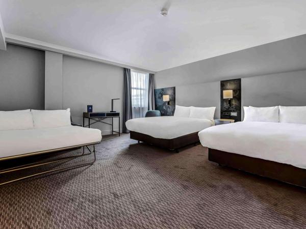 Doubletree By Hilton London Kensington : photo 2 de la chambre chambre double deluxe avec 3 lits doubles