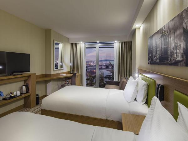 Hampton by Hilton Istanbul Atakoy : photo 2 de la chambre chambre lits jumeaux