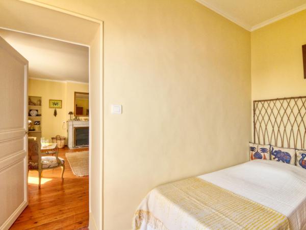 Mas d'Escattes : photo 6 de la chambre chambre double - vue sur jardin