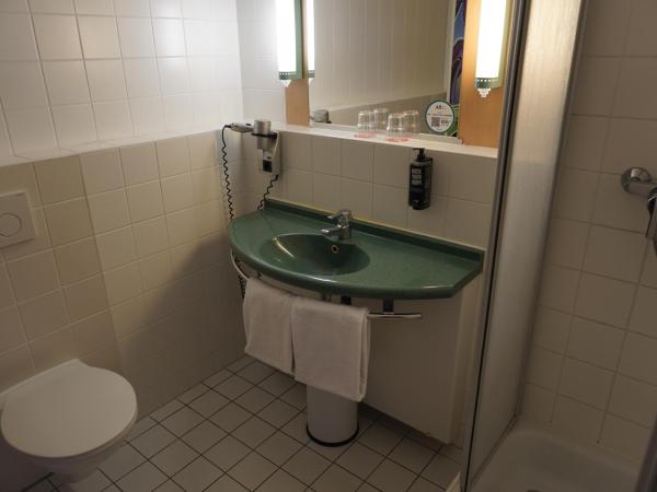 ibis Berlin Messe : photo 7 de la chambre chambre double supérieure avec canapé-lit