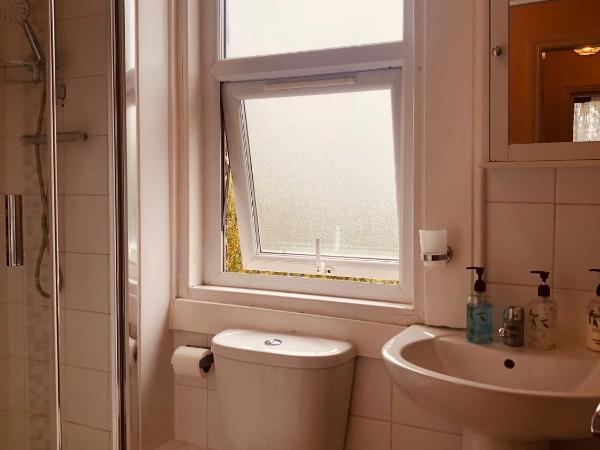 United Lodge Hotel : photo 9 de la chambre chambre double standard avec salle de bains commune