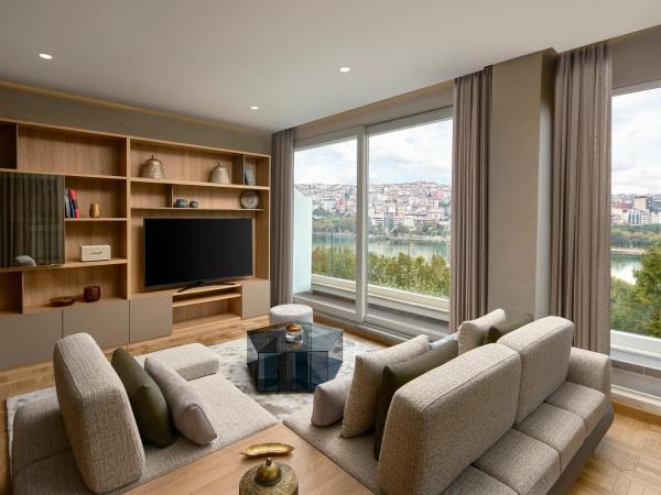 Lazzoni Hotel : photo 2 de la chambre suite panoramique corne d'or avec baignoire spa