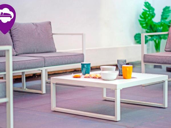 Loc'Nuit - Chambres Tout Confort - Hyper Centre AGEN : photo 7 de la chambre chambre double avec salle de bains privative