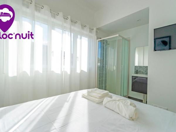 Loc'Nuit - Chambres Tout Confort - Hyper Centre AGEN : photo 3 de la chambre chambre double avec salle de bains privative