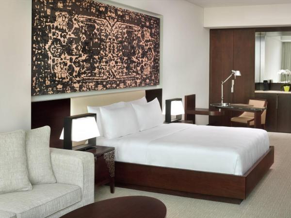 JW Marriott Hotel Muscat : photo 4 de la chambre suite junior avec accès au salon 24h/24