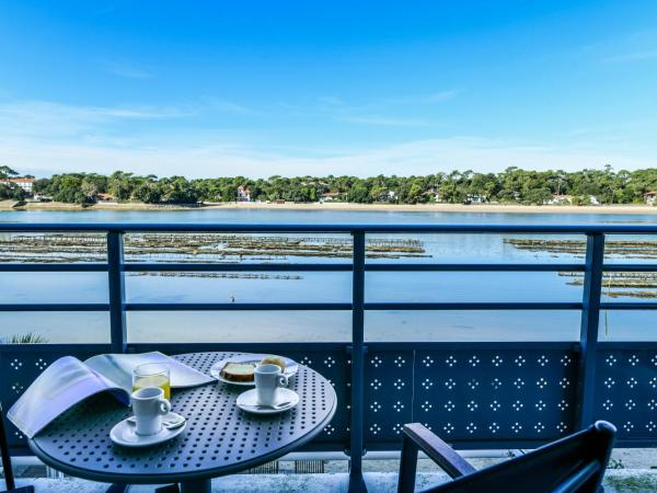 Hotel Le Pavillon Bleu : photo 4 de la chambre chambre double – vue sur lac