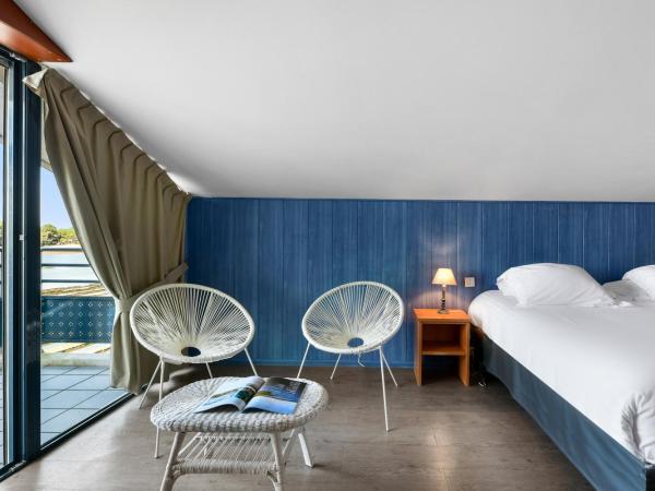 Hotel Le Pavillon Bleu : photo 2 de la chambre chambre quadruple confort - vue sur lac