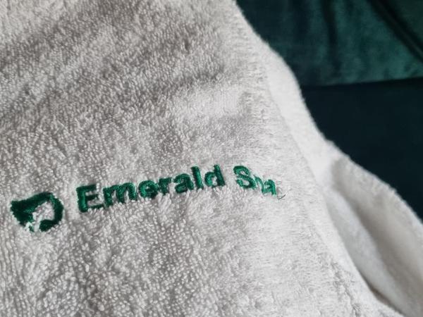 Emerald Spa Guest house : photo 8 de la chambre chambre quadruple - vue sur jardin