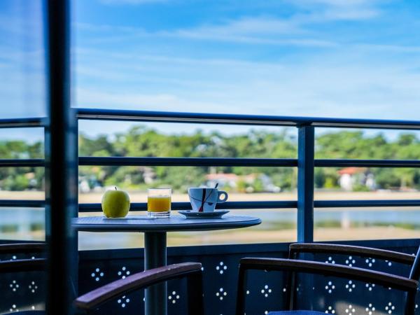 Hotel Le Pavillon Bleu : photo 3 de la chambre chambre simple business - vue sur lac