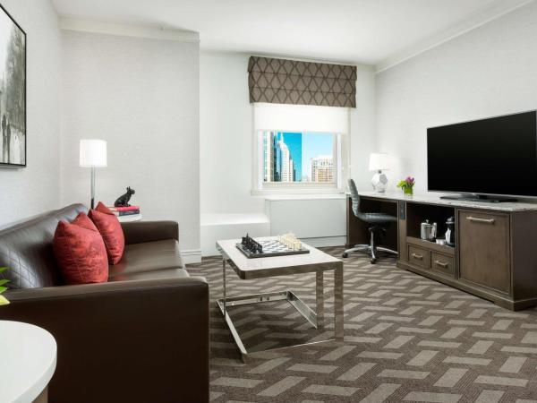 Hilton Boston Park Plaza : photo 2 de la chambre suite 1 chambre lit king-size avec canapé-lit