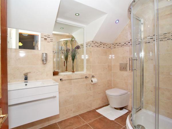 CitiHouse Aberdeen West End : photo 6 de la chambre chambre triple basique avec salle de bains commune