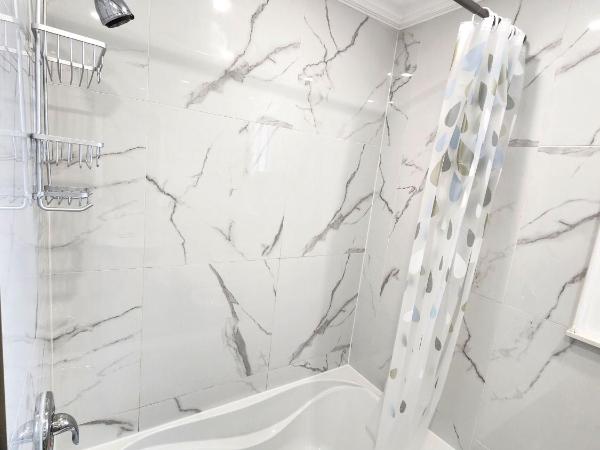 Toronto Uptown 2 - Bus to Downtown : photo 10 de la chambre chambre double