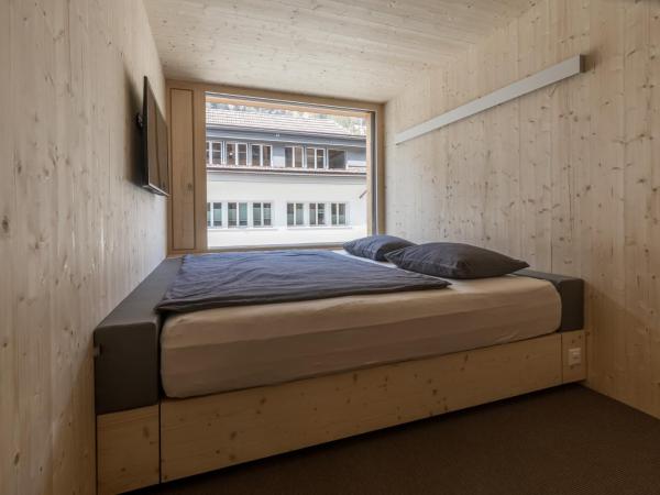 Revier Mountain Lodge Adelboden : photo 4 de la chambre chambre double – vue sur ville