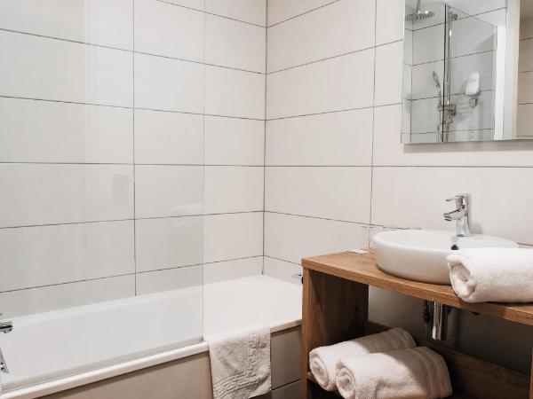 Hôtel Les 2 Alpes L'Orée Des Pistes : photo 3 de la chambre chambre familiale avec balcon