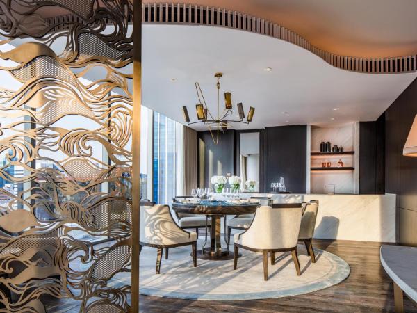 Waldorf Astoria Bangkok : photo 5 de la chambre suite 2 chambres avec lit king-size