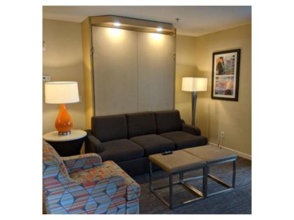 Escape to Tropicana, a Tranquil Condo Oasis Near the LV Strip - Special Offer Now! : photo 2 de la chambre appartement deluxe