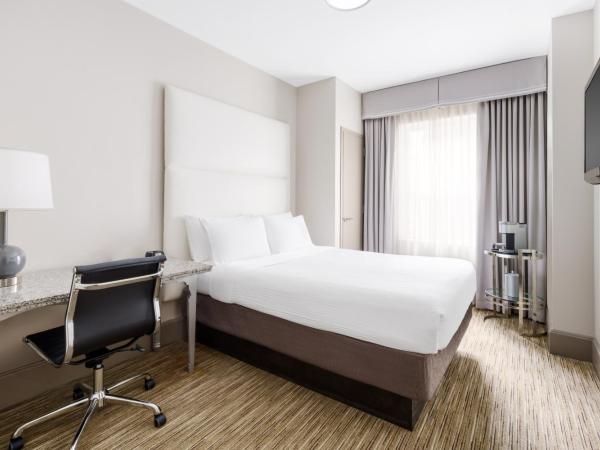 Holiday Inn Express Chicago - Magnificent Mile, an IHG Hotel : photo 3 de la chambre chambre lits jumeaux avec douche accessible en fauteuil roulant - non-fumeurs
