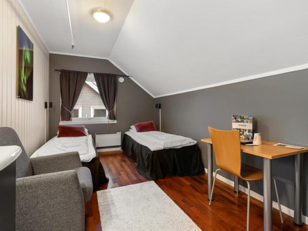 Enter Backpack Hotel : photo 2 de la chambre chambre double avec salle de bains commune