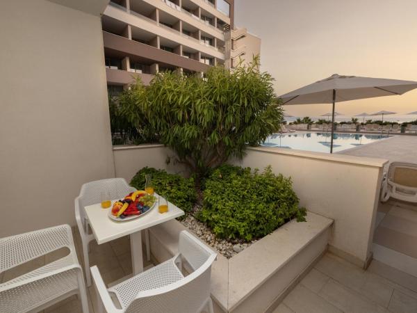 Romana Beach Resort : photo 1 de la chambre suite supérieure - vue sur piscine