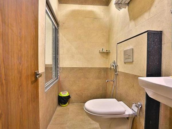 FabHotel Prime Shree Dev Prime : photo 4 de la chambre chambre supérieure lit queen-size