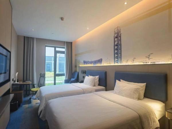 Hampton by Hilton Beijing South Railway Station : photo 2 de la chambre chambre lits jumeaux supérieure - vue sur jardin