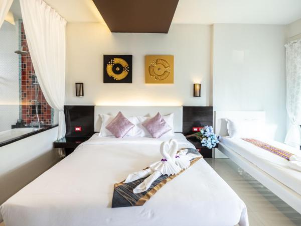 Blue Carina Hotel ANDAMANDA : photo 4 de la chambre chambre familiale avec terrasse