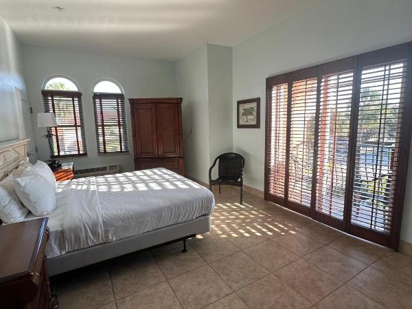 Tahitian Inn Boutique Hotel Tampa : photo 1 de la chambre chambre lit king-size - accessible aux personnes à mobilité réduite