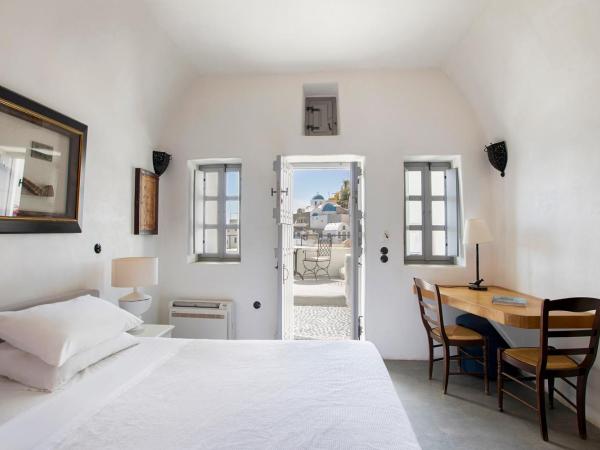 Ducato di Oia - Adults Only : photo 6 de la chambre suite supérieure avec petite piscine extérieure et vue sur caldeira