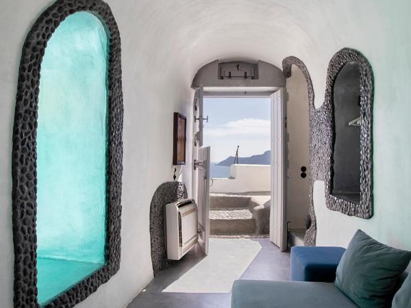 Ducato di Oia - Adults Only : photo 8 de la chambre suite supérieure avec petite piscine extérieure et vue sur caldeira