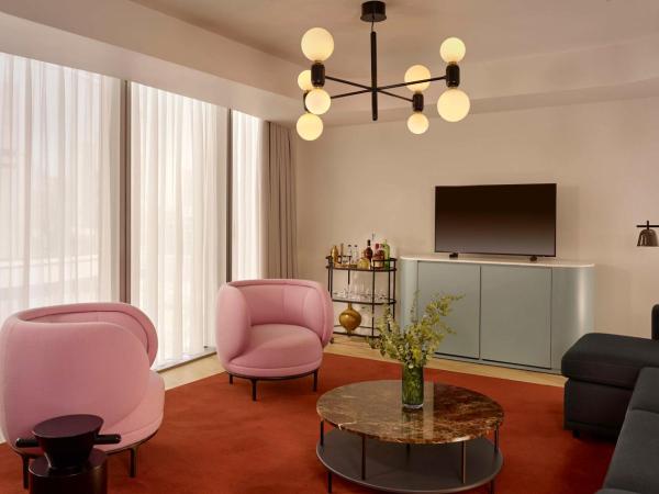 art'otel London Battersea Power Station, Powered by Radisson Hotels : photo 6 de la chambre suite junior