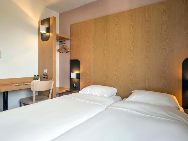 B&B HOTEL Niort Marais Poitevin Est : photo 2 de la chambre chambre lits jumeaux