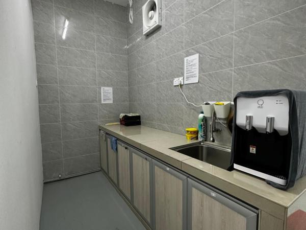 Jiaxin Dormitory-Setia Indah 家馨青年旅宿 : photo 3 de la chambre chambre lits jumeaux avec toilettes communes