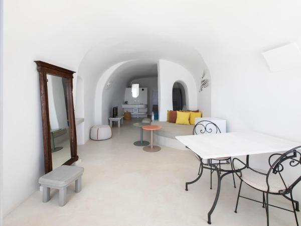 Ducato di Oia - Adults Only : photo 9 de la chambre suite supérieure avec bain à remous - vue sur caldera