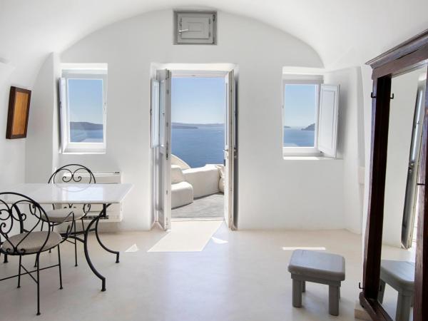 Ducato di Oia - Adults Only : photo 8 de la chambre suite supérieure avec bain à remous - vue sur caldera