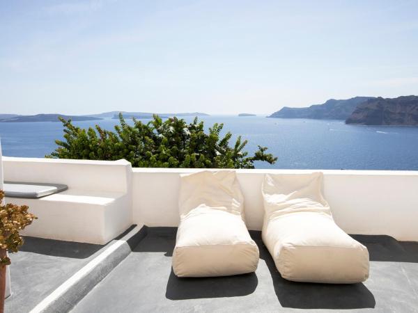 Ducato di Oia - Adults Only : photo 6 de la chambre suite supérieure avec bain à remous - vue sur caldera