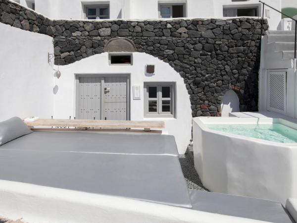 Ducato di Oia - Adults Only : photo 5 de la chambre suite supérieure avec bain à remous - vue sur caldera
