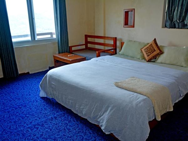 Hotel Himalayan Home Lamagaun Pokhara 10 minute drive from tourist place lakeside rent Rooms : photo 1 de la chambre chambre double ou lits jumeaux